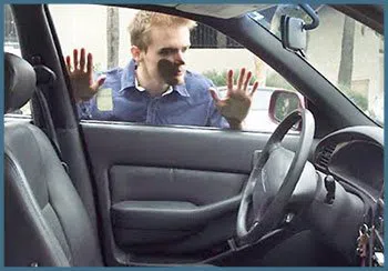 Chicago Community Locksmith Chicago, IL 312-894-1061 - 19-locked-keys-in-car